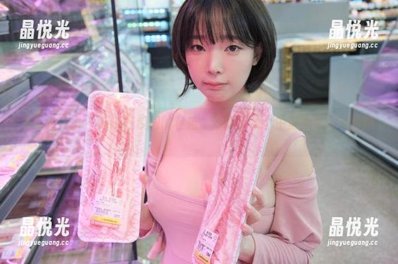 Kang Inkyung在校园的私拍，像极了某个午后的迷糊与甜腻。